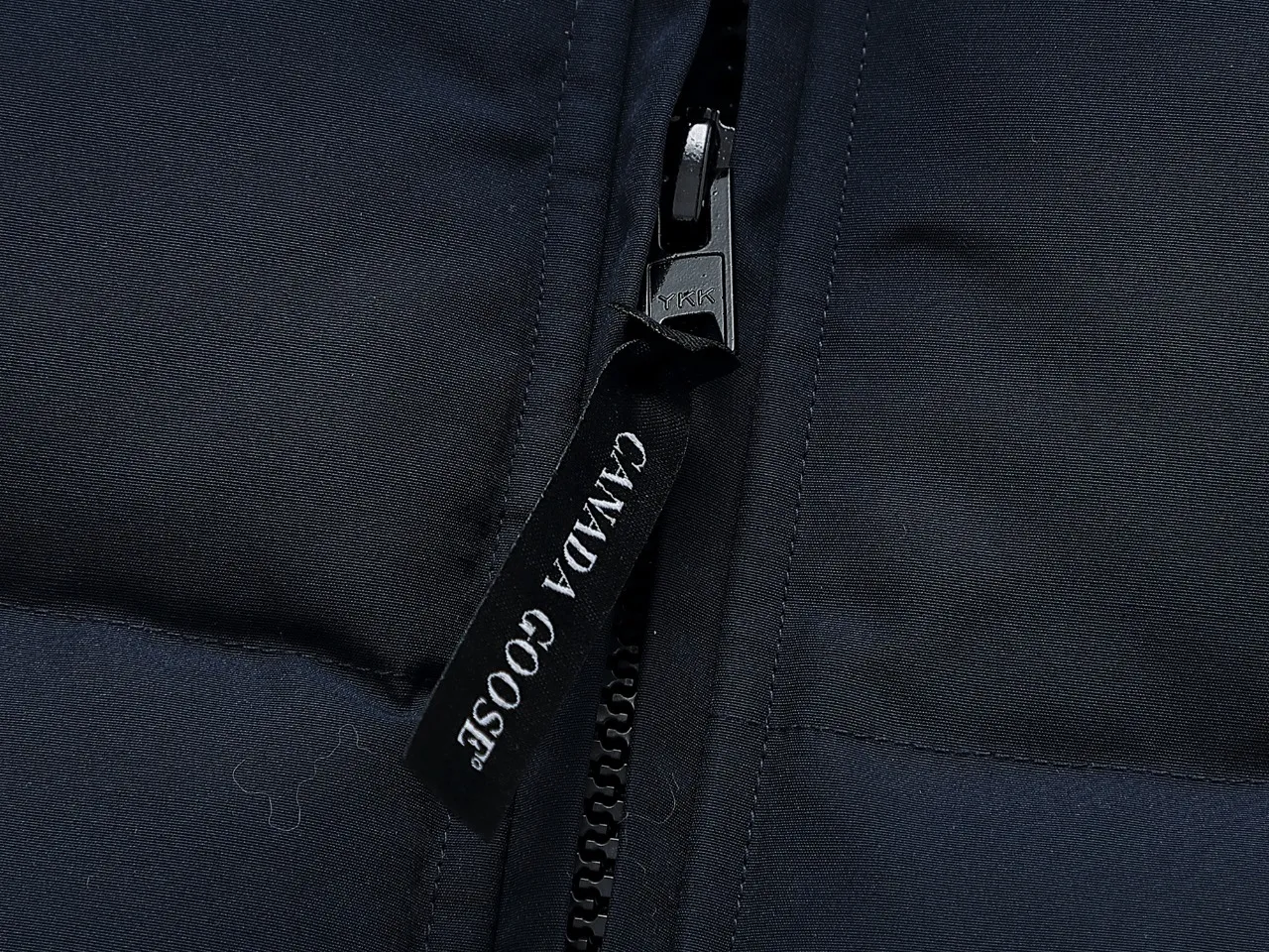 P740 Canada Goose Canada Goose #Expedition04 Parker, a treasure of Canadian origin! Limited supply worldwide! Canada Goose Model 04 is a top-notch couple model. The polar cold-proof outdoor series fur collar detachable hooded parka down jacket is the first Goose in 2024. I hope my partners will like it. Peak quality. I hope everyone can identify it together! The most popular cool items of the Big Goose family in 2024 are online. The same popular product of Yi Yang Qianxi is said to be a joint limited edition Big Goose that cannot be bought in autumn and winter. If you dislike the sameness of the Big Goose in the past, then this model will definitely give you a different experience! This year's most powerful couple's collection for autumn and winter is online, a top-notch luxurious ready-to-wear style, paired with an outdoor warm down jacket with great style and charm! The most standard and classic items of the Daye family in the past two years are equipped with unique reflective stripes for embellishment, which further shows the high-end fashion performance effect. With the embellishment of hardware buckles, it has excellent performance effect. The upper body is clean, simple and elegant, even for urban leisure. It is suitable for various occasions. Designed with large pockets, this model has a large capacity and is equipped with reflective stripes, making it safer at night. It is suitable for various adventure activities. It is made of windproof and waterproof technical materials. The interior is filled with full white duck down, which is absolutely cold-proof and warm. It also has a stand-up collar design and fine fluff at the collar, with meticulous attention to detail! The charm of this model is also more spiritual, and the upper body has more temperament and specifications. It perfectly shows the ultra-high standard of fashionable performance of this model, integrating outdoor and life, and you can even create high-street wear! The most pinnacle limited-edition goose that we have presented so far, both in terms of design and detailed materials, it is completely outstanding. The grand and evergreen version design is matched with cool reflective elements. The overall appearance can be said to be quite high, and it has that kind of powerful outdoor performance! It combines high-end casual attributes with high-street style. It is high-grade, domineering, warm, and beautiful. The visibility of the upper body is quite strong, and the configuration of the owl element is highly brand-recognizable. The overall brand performance and visual effects are fully enhanced, and it also has a sense of high-end fashion and fashionable performance. It is a top-quality product that must be purchased, because this is the most awesome down brand on the earth and one of Canada's three national treasure brands. It is also a very sentimental down luxury brand. In the field of polar cold-proof clothing, Goose has made an irreplaceable contribution.